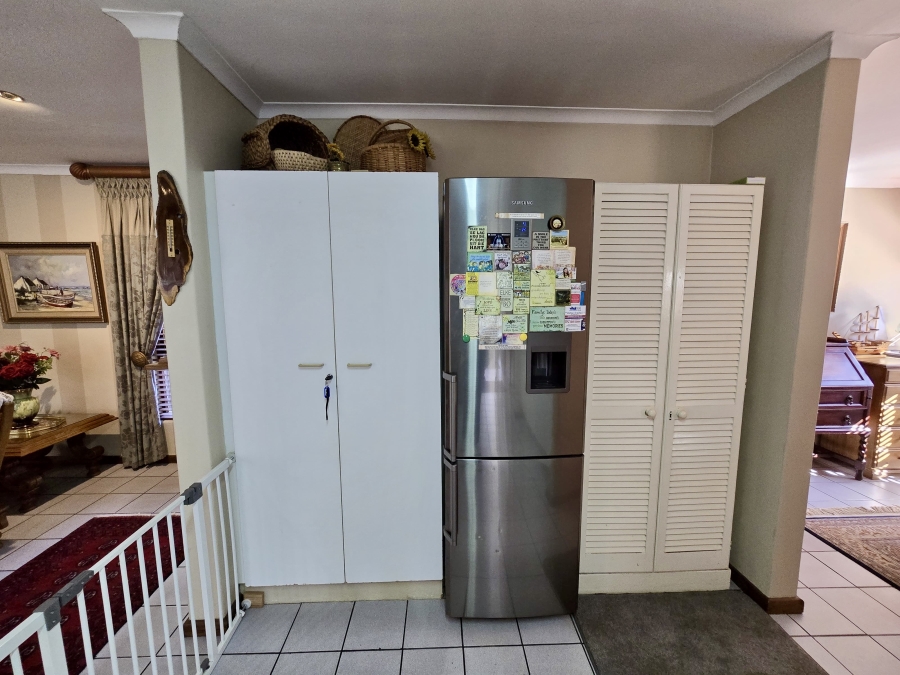 4 Bedroom Property for Sale in Loerie Park Western Cape